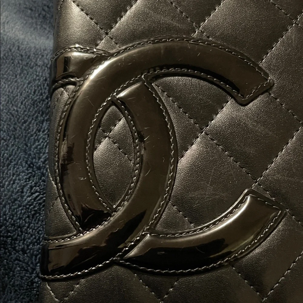 CHANEL Black Quilted Leather Zipped Wallet on Chain